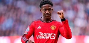 Kobbie Maino to extends his stay at Manchester United